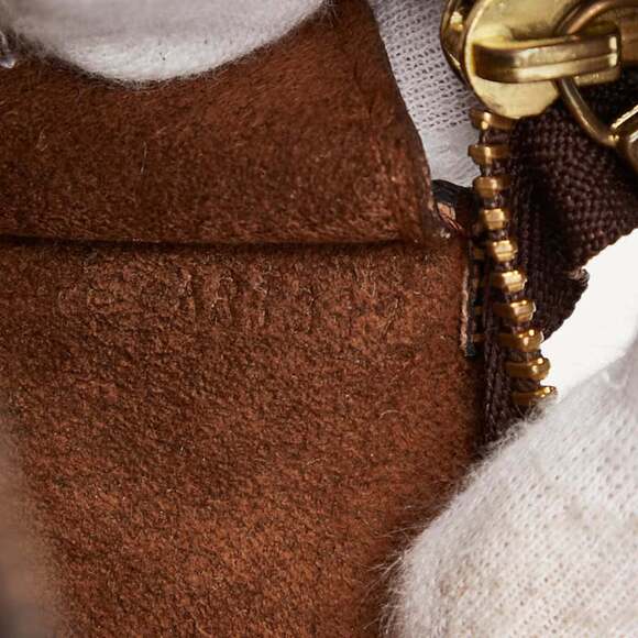 LOUIS VUITTON Authentic Brown Damier Leather Shoulder Bag - Picture 10 of 10